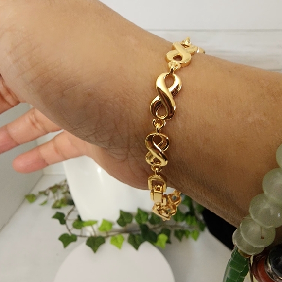 Gold Filled Infinity Symbol Design Link Bracelet - Picture 8 of 9